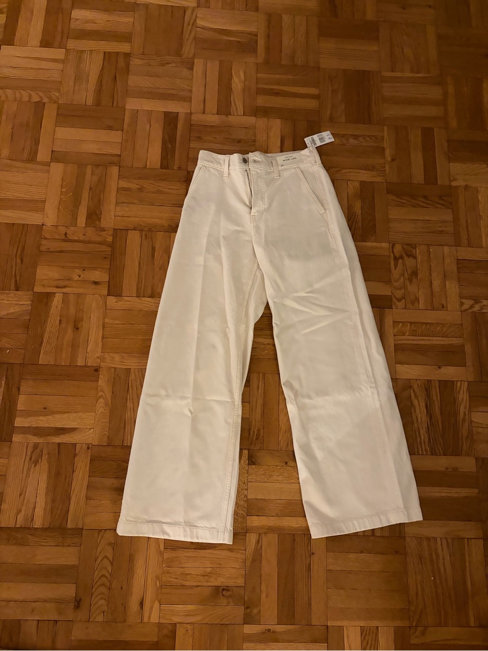 Abercrombie & Fitch White Wide-Leg Trouser Jeans - size 25 - wear to work!